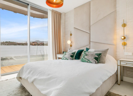 EXCEPTIONAL 3-BEDROOM APARTMENT IN ESTEPONA WEST FOR SALE