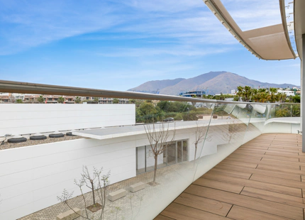 EXCEPTIONAL 3-BEDROOM APARTMENT IN ESTEPONA WEST FOR SALE