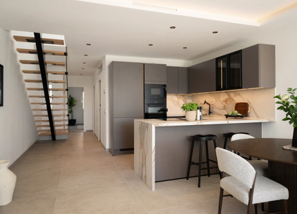 EXCEPTIONAL 4-BEDROOM TOWNHOUSE FOR SALE IN NUEVA ANDALUCÍA
