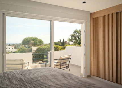 EXCEPTIONAL 4-BEDROOM TOWNHOUSE FOR SALE IN NUEVA ANDALUCÍA