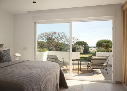 EXCEPTIONAL 4-BEDROOM TOWNHOUSE FOR SALE IN NUEVA ANDALUCÍA
