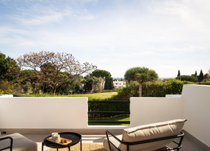 EXCEPTIONAL 4-BEDROOM TOWNHOUSE FOR SALE IN NUEVA ANDALUCÍA