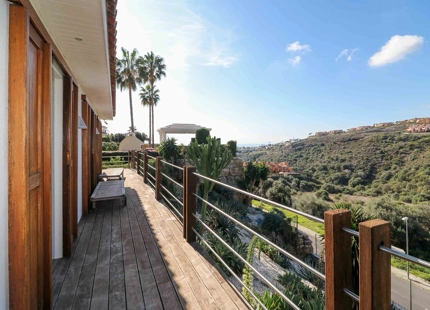 STUNNING 4-BEDROOM VILLA FOR SALE IN BENAHAVÍS