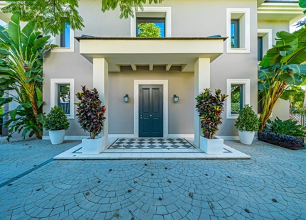 ELEGANT 6-BEDROOM VILLA FOR SALE IN BENAHAVÍS
