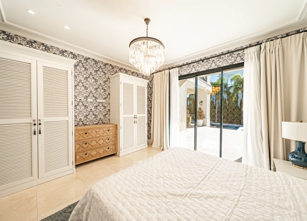 ELEGANT 6-BEDROOM VILLA FOR SALE IN BENAHAVÍS