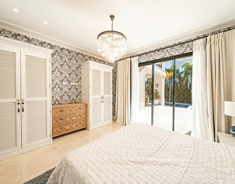 Villa for sale in Los Flamingos, Benahavis