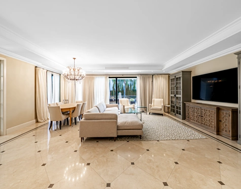 Villa for sale in Los Flamingos, Benahavis