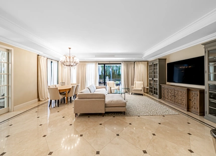 ELEGANT 6-BEDROOM VILLA FOR SALE IN BENAHAVÍS