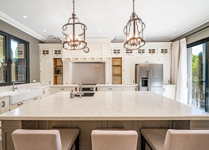 ELEGANT 6-BEDROOM VILLA FOR SALE IN BENAHAVÍS