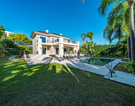 Villa for sale in Los Flamingos, Benahavis