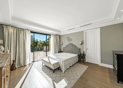 ELEGANT 6-BEDROOM VILLA FOR SALE IN BENAHAVÍS