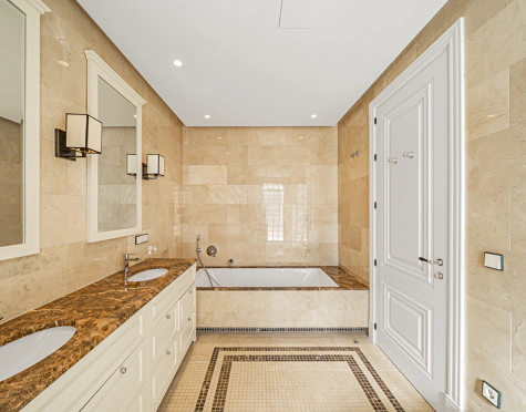 Villa for sale in Los Flamingos, Benahavis