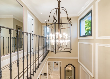 ELEGANT 6-BEDROOM VILLA FOR SALE IN BENAHAVÍS