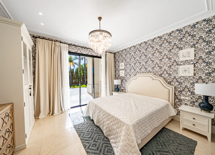 ELEGANT 6-BEDROOM VILLA FOR SALE IN BENAHAVÍS