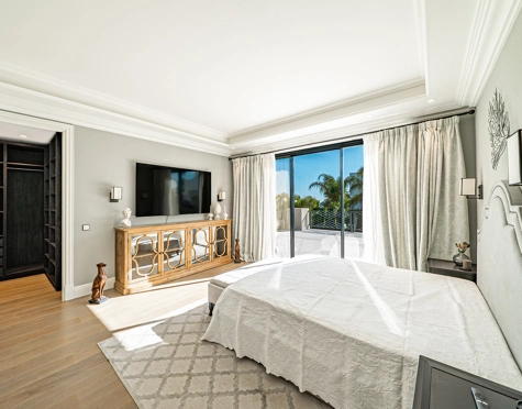 Villa for sale in Los Flamingos, Benahavis