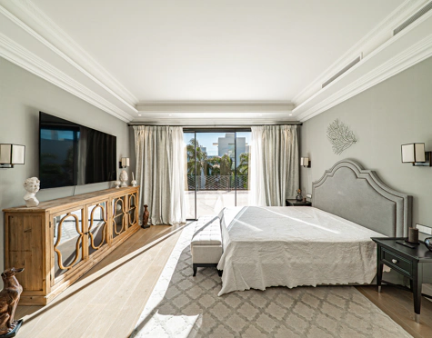 Villa for sale in Los Flamingos, Benahavis