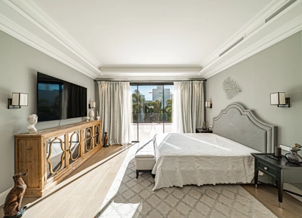 ELEGANT 6-BEDROOM VILLA FOR SALE IN BENAHAVÍS