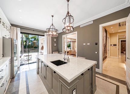 ELEGANT 6-BEDROOM VILLA FOR SALE IN BENAHAVÍS