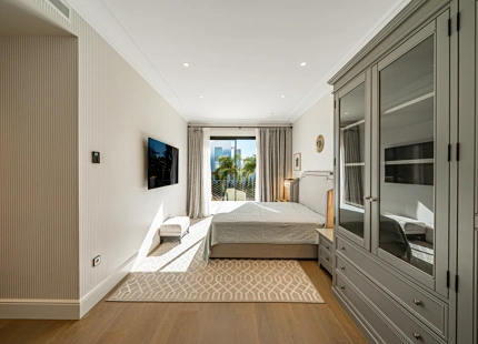 ELEGANT 6-BEDROOM VILLA FOR SALE IN BENAHAVÍS