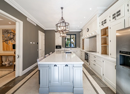 ELEGANT 6-BEDROOM VILLA FOR SALE IN BENAHAVÍS