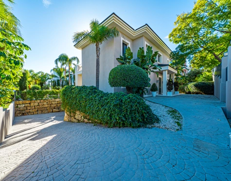 Villa for sale in Los Flamingos, Benahavis