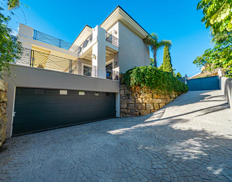 Villa for sale in Los Flamingos, Benahavis