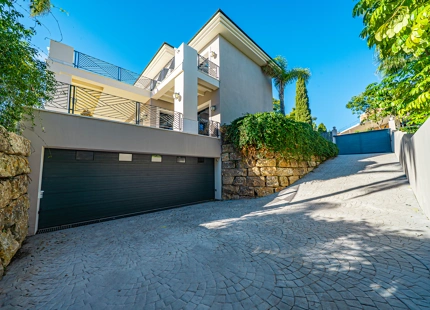 ELEGANT 6-BEDROOM VILLA FOR SALE IN BENAHAVÍS