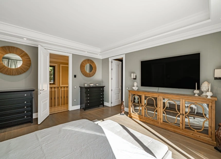 ELEGANT 6-BEDROOM VILLA FOR SALE IN BENAHAVÍS
