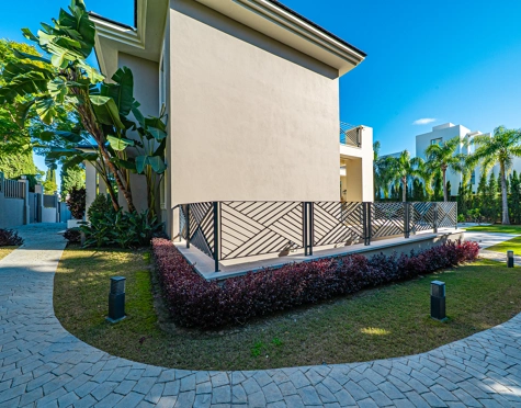 Villa for sale in Los Flamingos, Benahavis