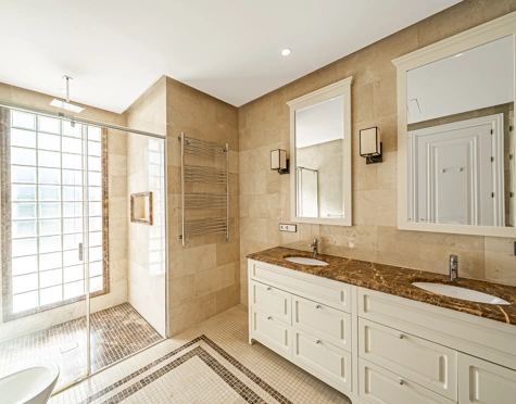 Villa for sale in Los Flamingos, Benahavis
