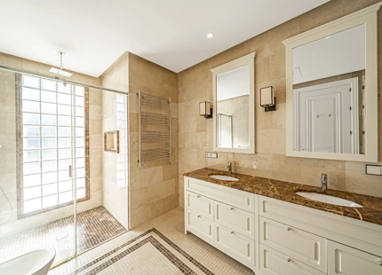 ELEGANT 6-BEDROOM VILLA FOR SALE IN BENAHAVÍS
