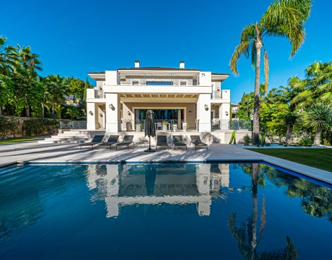Villa for sale in Los Flamingos, Benahavis
