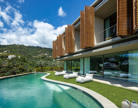 Villa for sale in El Madroñal, Benahavis