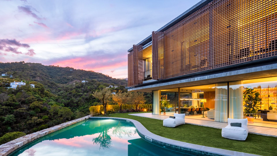 Villa en venta en El Madroñal, Benahavis