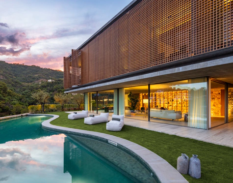 Villa for sale in El Madroñal, Benahavis