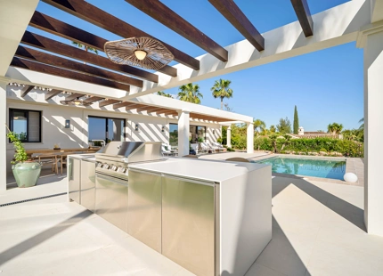 EXCEPTIONAL VILLA WITH STUNNING INTERIORS AND OUTDOOR SPACES IN NUEVA ANDALUCÍA