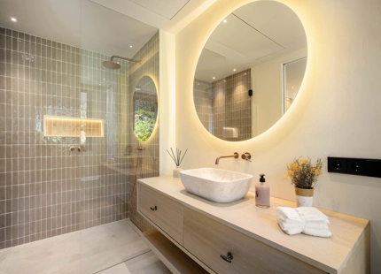 EXCEPTIONAL VILLA WITH STUNNING INTERIORS AND OUTDOOR SPACES IN NUEVA ANDALUCÍA