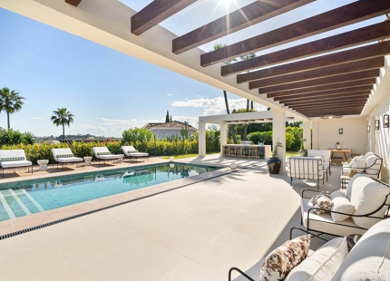 EXCEPTIONAL VILLA WITH STUNNING INTERIORS AND OUTDOOR SPACES IN NUEVA ANDALUCÍA