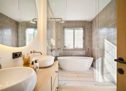 EXCEPTIONAL VILLA WITH STUNNING INTERIORS AND OUTDOOR SPACES IN NUEVA ANDALUCÍA