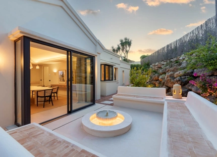 EXCEPTIONAL VILLA WITH STUNNING INTERIORS AND OUTDOOR SPACES IN NUEVA ANDALUCÍA