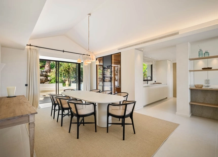 EXCEPTIONAL VILLA WITH STUNNING INTERIORS AND OUTDOOR SPACES IN NUEVA ANDALUCÍA