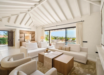 EXCEPTIONAL VILLA WITH STUNNING INTERIORS AND OUTDOOR SPACES IN NUEVA ANDALUCÍA