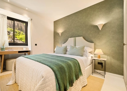EXCEPTIONAL VILLA WITH STUNNING INTERIORS AND OUTDOOR SPACES IN NUEVA ANDALUCÍA