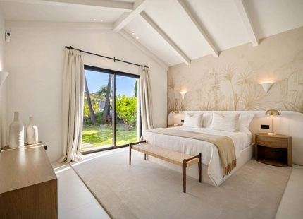 EXCEPTIONAL VILLA WITH STUNNING INTERIORS AND OUTDOOR SPACES IN NUEVA ANDALUCÍA