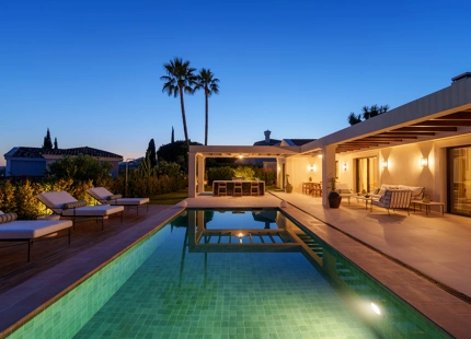EXCEPTIONAL VILLA WITH STUNNING INTERIORS AND OUTDOOR SPACES IN NUEVA ANDALUCÍA