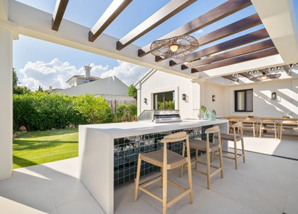 EXCEPTIONAL VILLA WITH STUNNING INTERIORS AND OUTDOOR SPACES IN NUEVA ANDALUCÍA