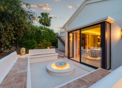 EXCEPTIONAL VILLA WITH STUNNING INTERIORS AND OUTDOOR SPACES IN NUEVA ANDALUCÍA