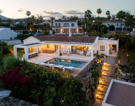 Villa en venta en Nueva Andalucia, Marbella