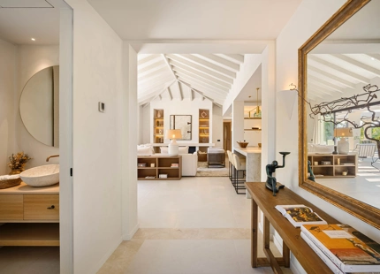 EXCEPTIONAL VILLA WITH STUNNING INTERIORS AND OUTDOOR SPACES IN NUEVA ANDALUCÍA