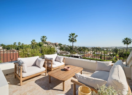 EXCEPTIONAL VILLA WITH STUNNING INTERIORS AND OUTDOOR SPACES IN NUEVA ANDALUCÍA